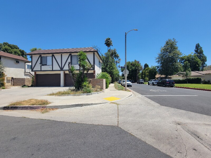 Building Photo - 7340 Ventura Canyon Ave