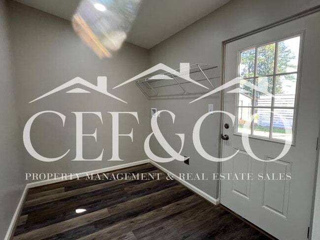 Building Photo - Adorably renovated 4 bedroom 2 bathroom home now available