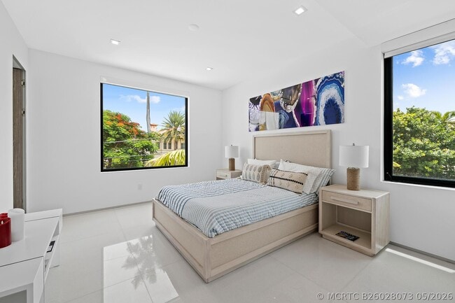 Building Photo - 401 Lido Dr