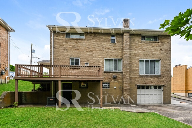 Building Photo - Gorgeous 5 BR in Pittsburgh!