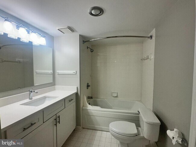 Building Photo - 1200 Braddock Pl