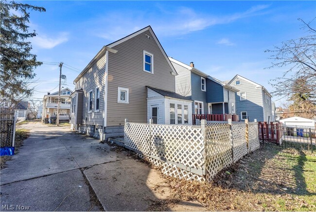 Building Photo - 4118 Clybourne Ave