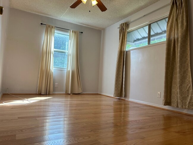 Building Photo - Charming Home with Sunroom & Spacious Backyard in Glendora