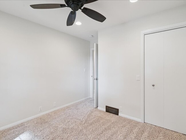 Building Photo - 1429 Columbus Dr