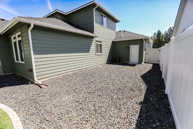 Building Photo - 4024 S University Ct