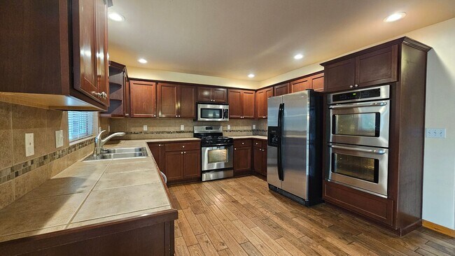 Building Photo - Large 4 Bed Home in Yelm