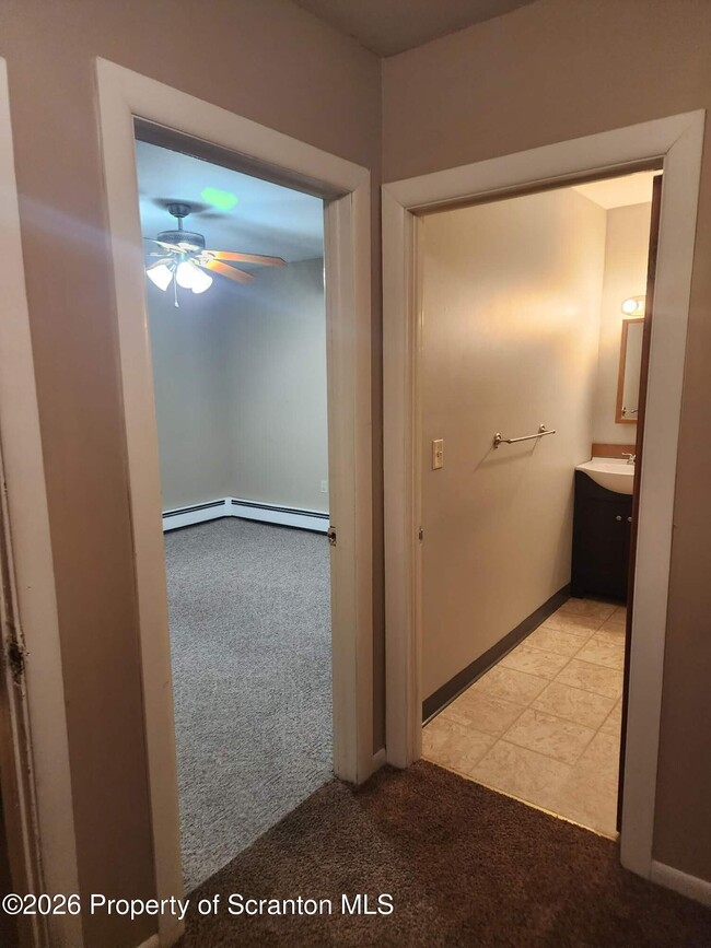 Building Photo - 16 Watkins St