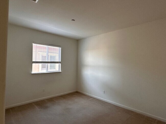Building Photo - $500.00 off first full months rent - Beautiful home in River Island
