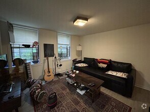Building Photo - 1 bedroom in Chicago IL 60657