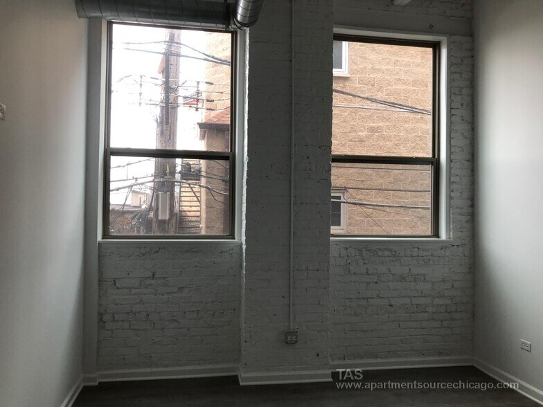 Building Photo - 930 W Dakin St