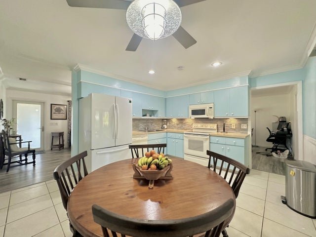 Building Photo - 13619 57th Pl N