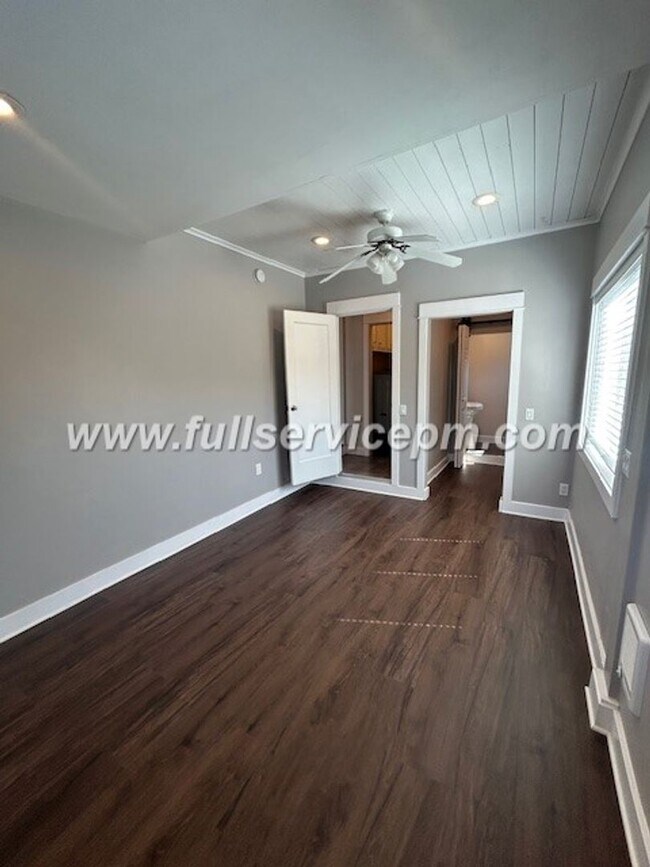 Building Photo - West Seattle Vintage Charm meets Modern! Huge Deck and Fire pit!