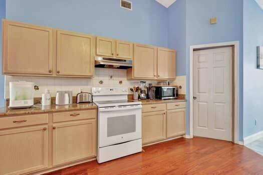 Building Photo - 1530 SW Escobar Ln