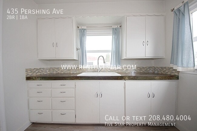 Building Photo - 435 Pershing Ave