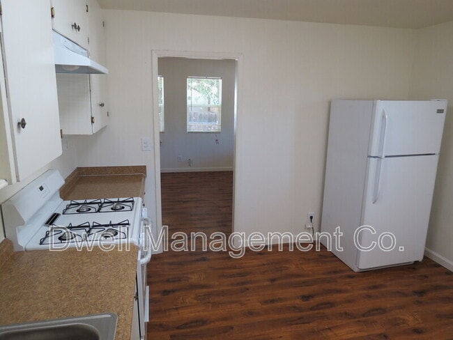 Building Photo - 1420 Diamond Ln