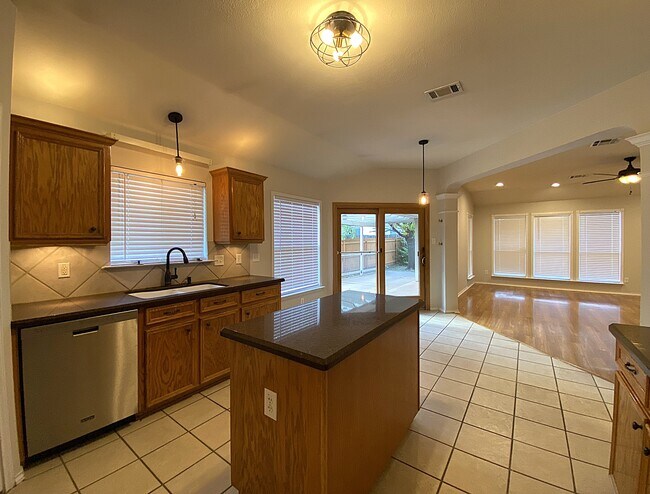 Building Photo - 102 Mission Dr