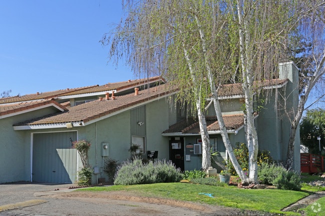 Building Photo - Laguna Knolls