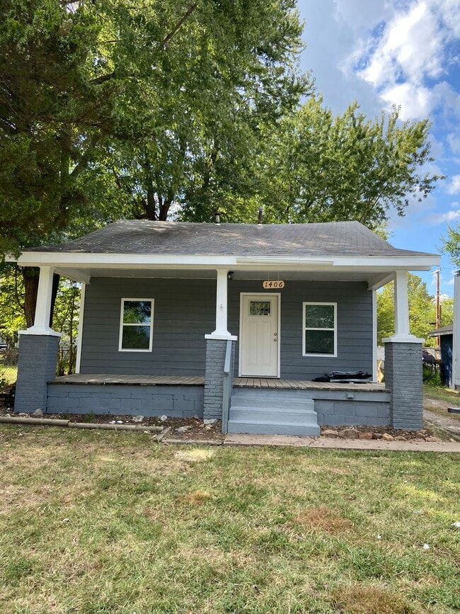 Building Photo - 1406 N Rosedale Ave