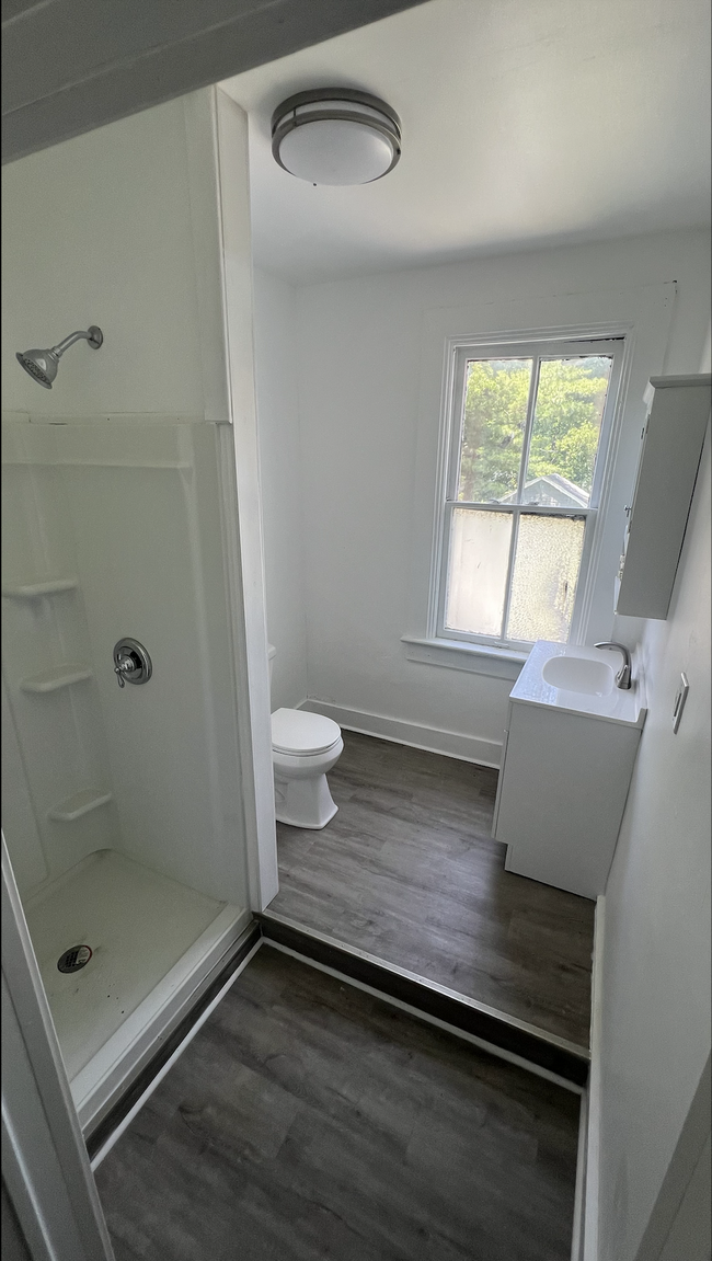 Upstairs Bathroom - 1109 NE Perry Ave