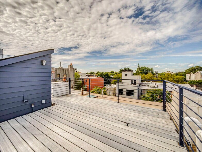 Private Roof Deck - 607 Hancock St
