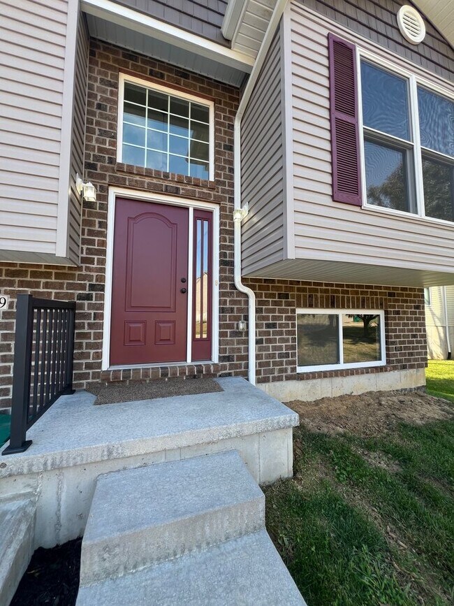 Building Photo - RARE FIND!