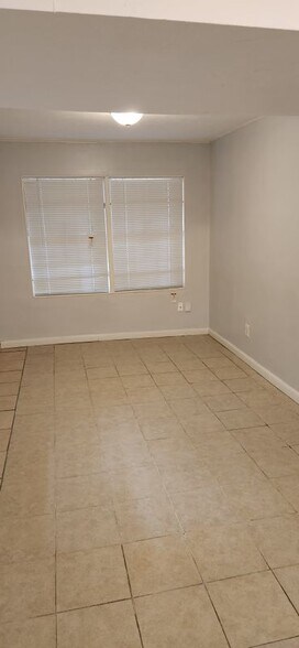 Building Photo - 2007 Winmar Ln