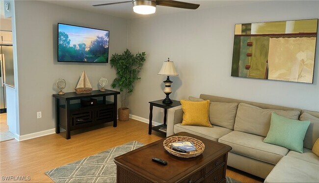Building Photo - 633 Palm View Dr