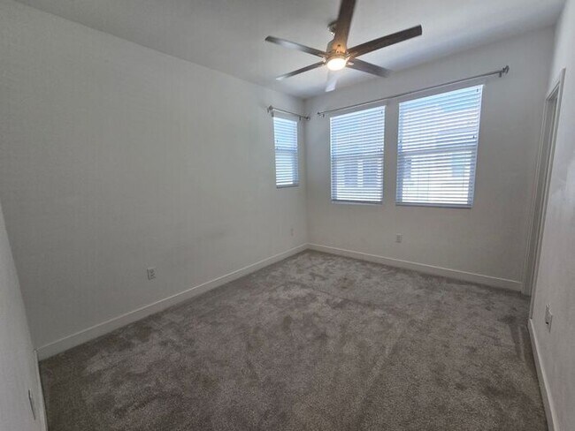 Building Photo - Modern Oceanside Home with Spacious Layout in a Desirable Community
