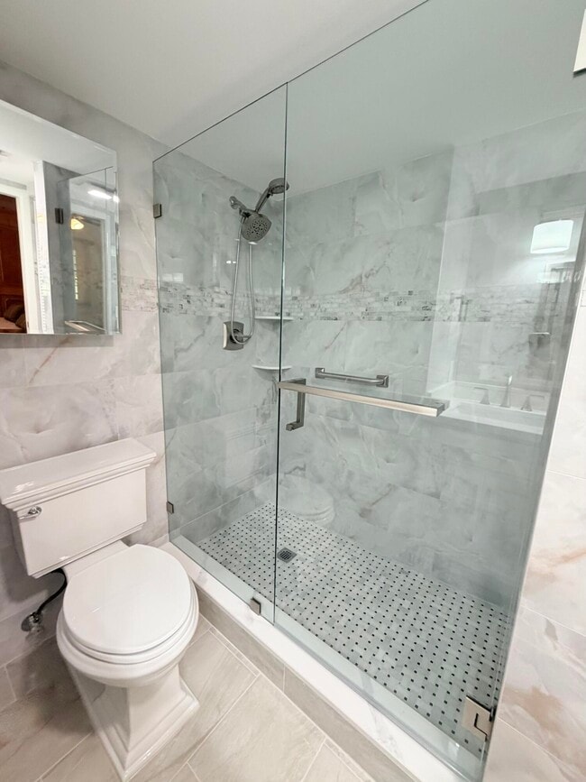 Building Photo - 1004 Newcastle A