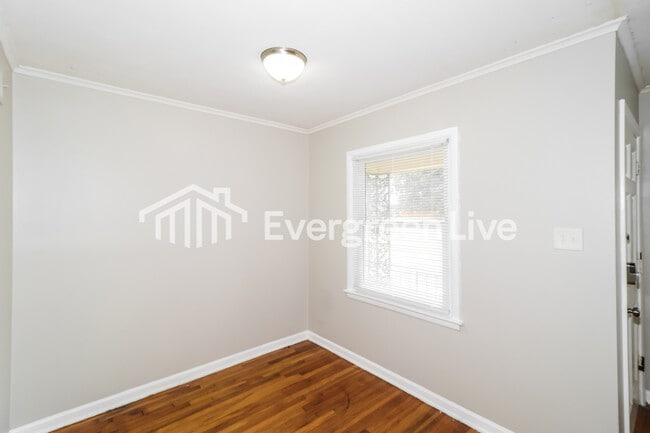 Building Photo - 5247 Loch Lomond Rd