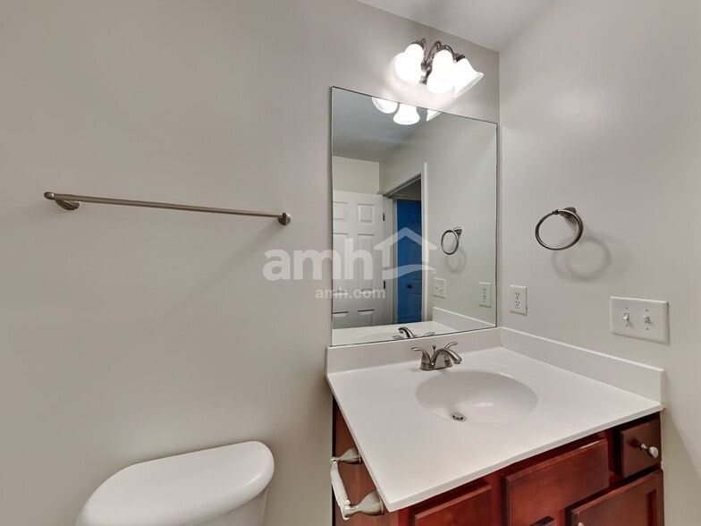 Building Photo - 1823 Madrid Falls Dr