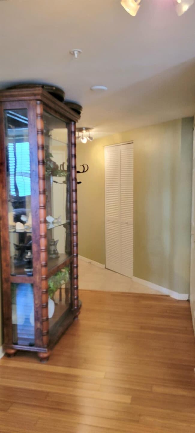 Building Photo - 2080 S Ocean Dr