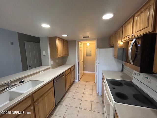 Building Photo - 570 Busch Dr