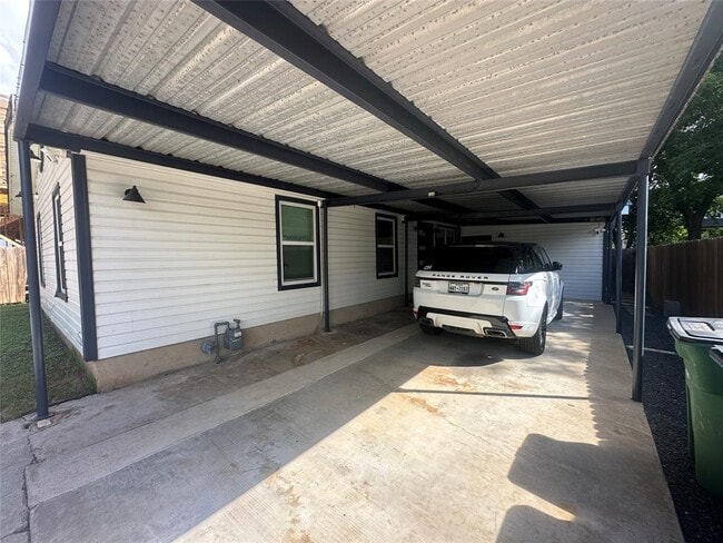 Building Photo - 908 Plateau Cir