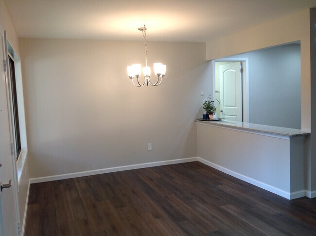 Open to kitchen - 103 Amberly Dr