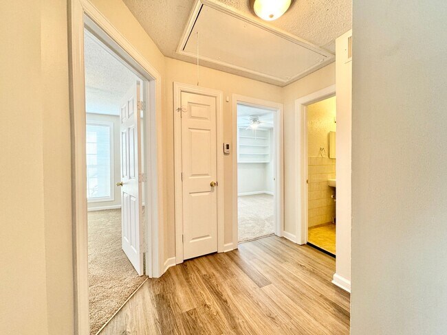 Building Photo - Spacious 4 Bedroom Located in Garden Homes