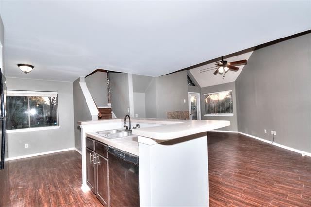 Building Photo - 9831 Walnut St