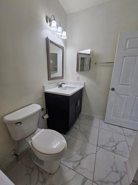 Building Photo - 560 Florida Club Blvd