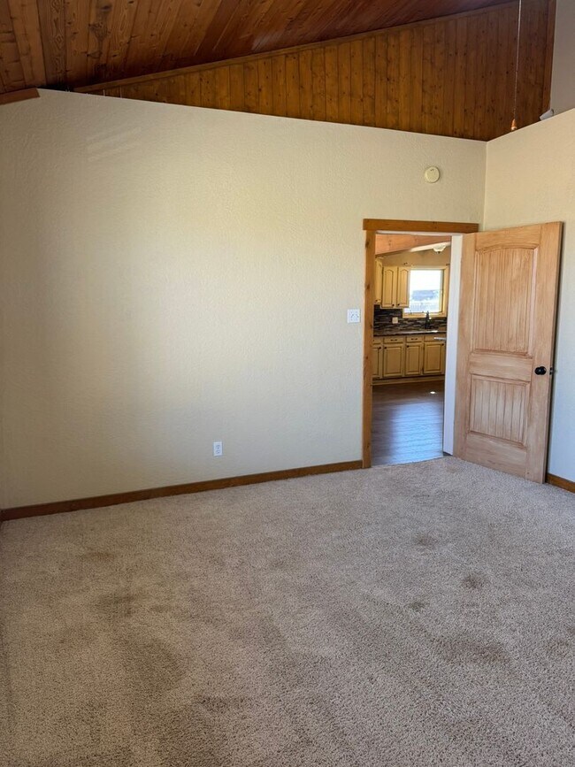 Building Photo - ** Spacious Retreat in Terra Estates II **