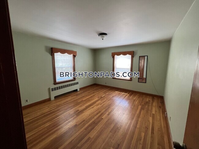 Building Photo - 11 Allen St