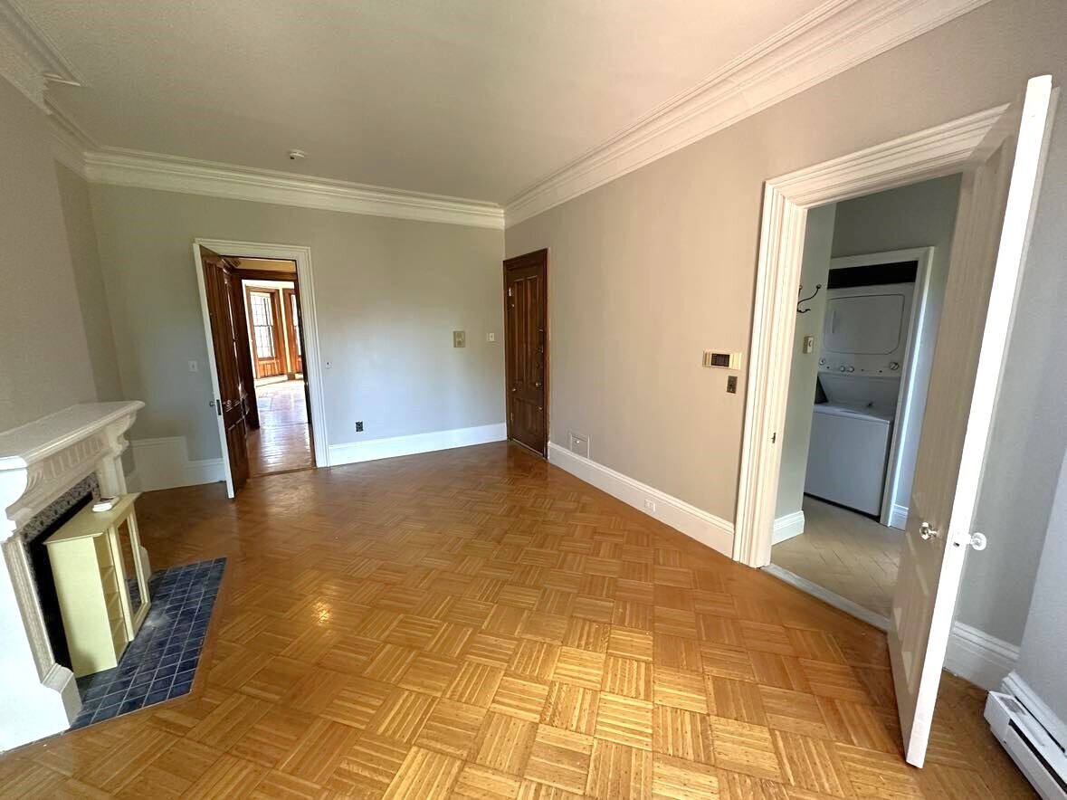 Building Photo - 32 Gloucester St