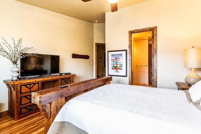 Building Photo - Furnished Townhome in Jeremy Ranch