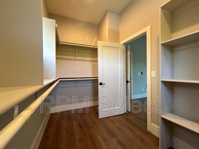 Building Photo - 519 8th St