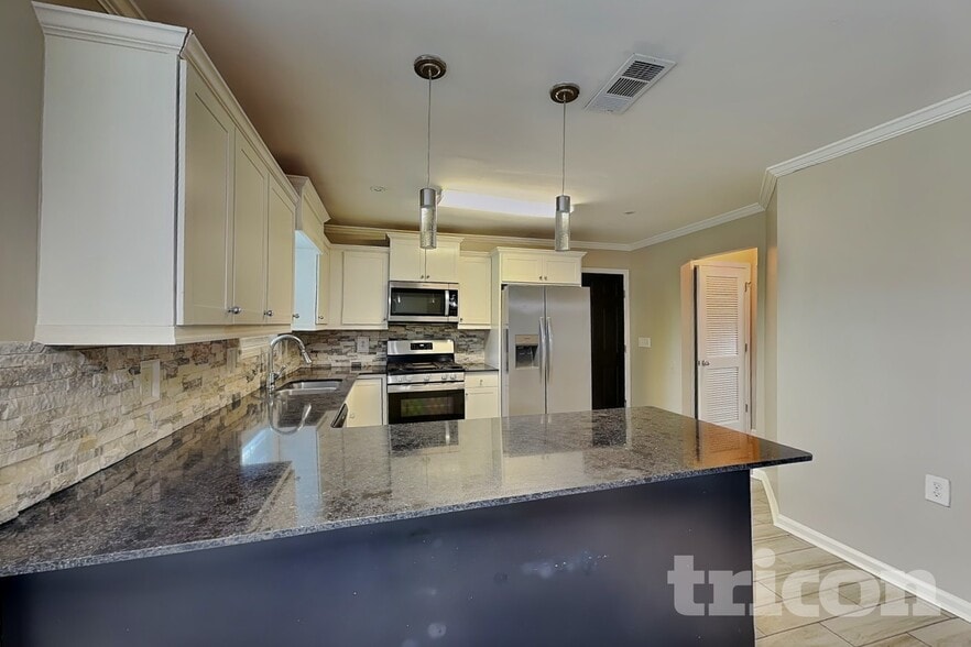 Building Photo - 1806 Dalton Way