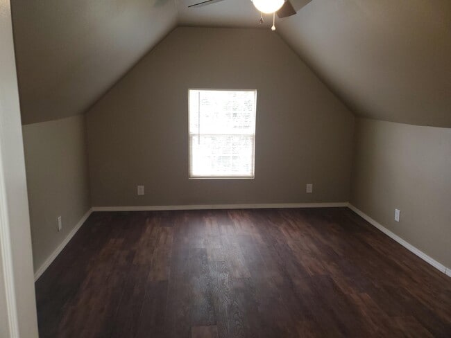 Building Photo - 3213 Center St NE