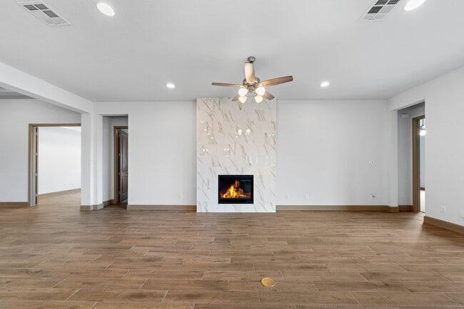 Building Photo - 316 Hulda Trl