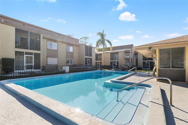 Building Photo - 1579 Greenlea Dr