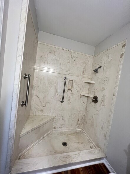 Building Photo - 27 Bayou View Dr