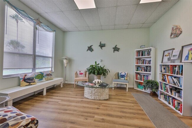 Building Photo - 9000 Commodore Dr