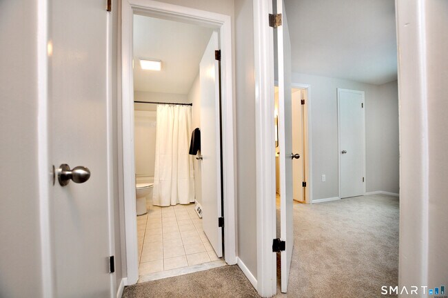 Building Photo - 25 Red Stone Dr